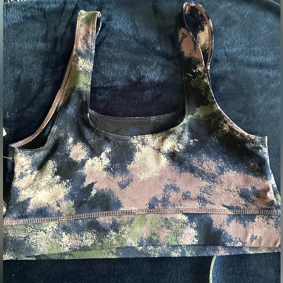 Jenni large work out top.  Purplish hues.   Comfortable 💜 - Picture 6 of 11